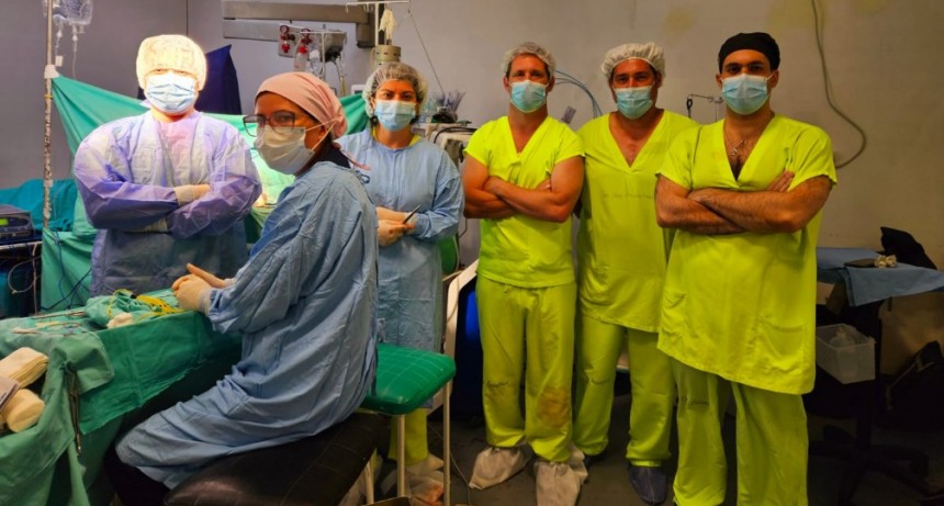 Un médico santafesino hace historia tras operar despierto a un paciente con un tumor cerebral