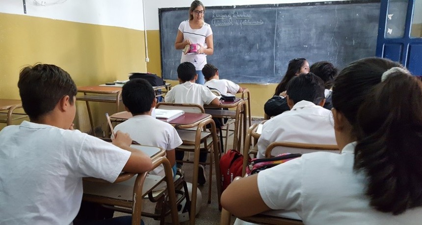 En 10 años, aumentó un 54% la cantidad de docentes egresados, y solo 1% la cantidad de alumnos en inicial, primaria y secundaria