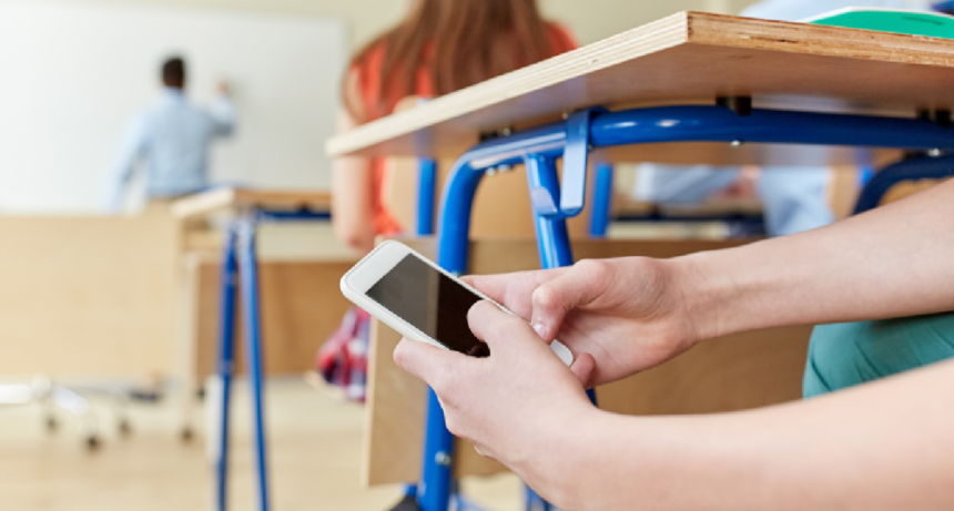 Proponen regular el uso de celulares en las escuelas de Santa Fe