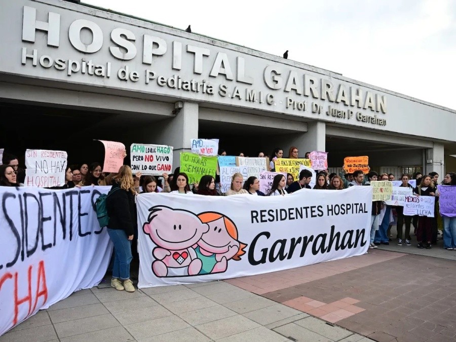 Médicos del Hospital Garrahan piden a Pullaro que apoye la emergencia en salud infantil