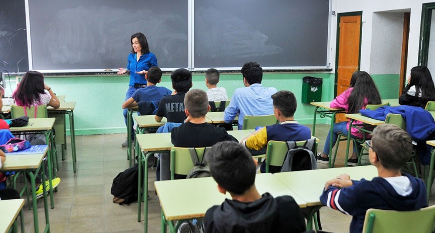 Sólo 10 de cada 100 estudiantes logran terminar en tiempo y forma la secundaria