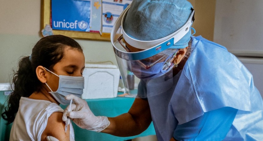 Vacunación de niños: La Sociedad de Pediatría despejó sus dudas y avaló la inoculación