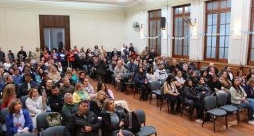 Concursos docentes: Comienzan a corregirse los exámenes para directores escolares