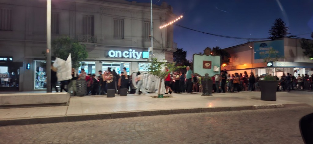 Rafaela: una marcha pidió justicia por el vecino asesinado al quedar en medio de un tiroteo entre bandas