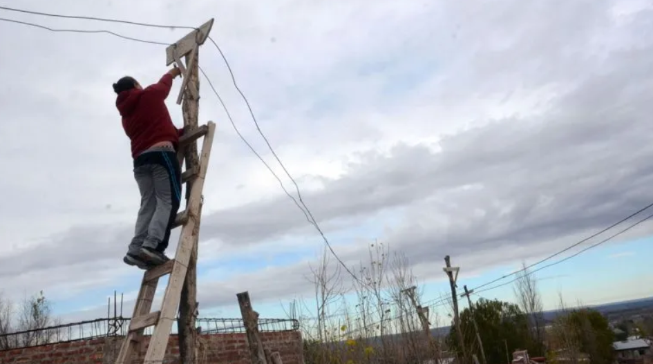 Villa Gobernador Gálvez: más de 30 mil enganchados a la luz podrían quedarse sin servicio