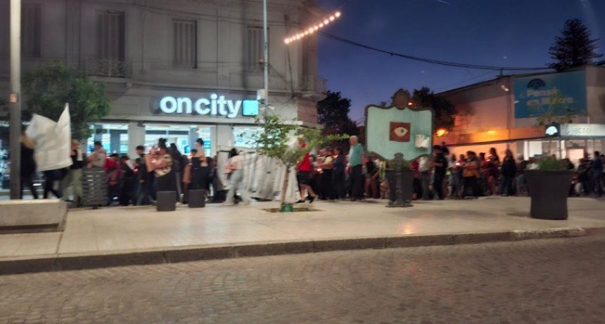 Rafaela: una marcha pidió justicia por el vecino asesinado al quedar en medio de un tiroteo entre bandas