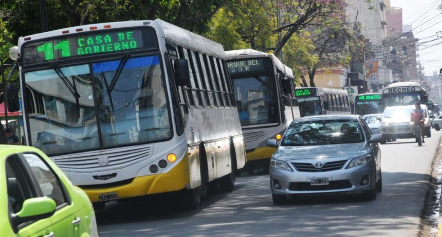 Santa Fe: Se elige el auto sobre el urbano y la bici sobre la moto