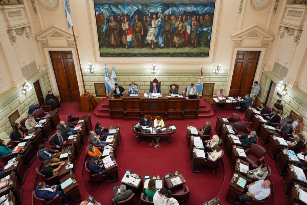 El gobierno de Pullaro convocó a sesiones extraordinarias